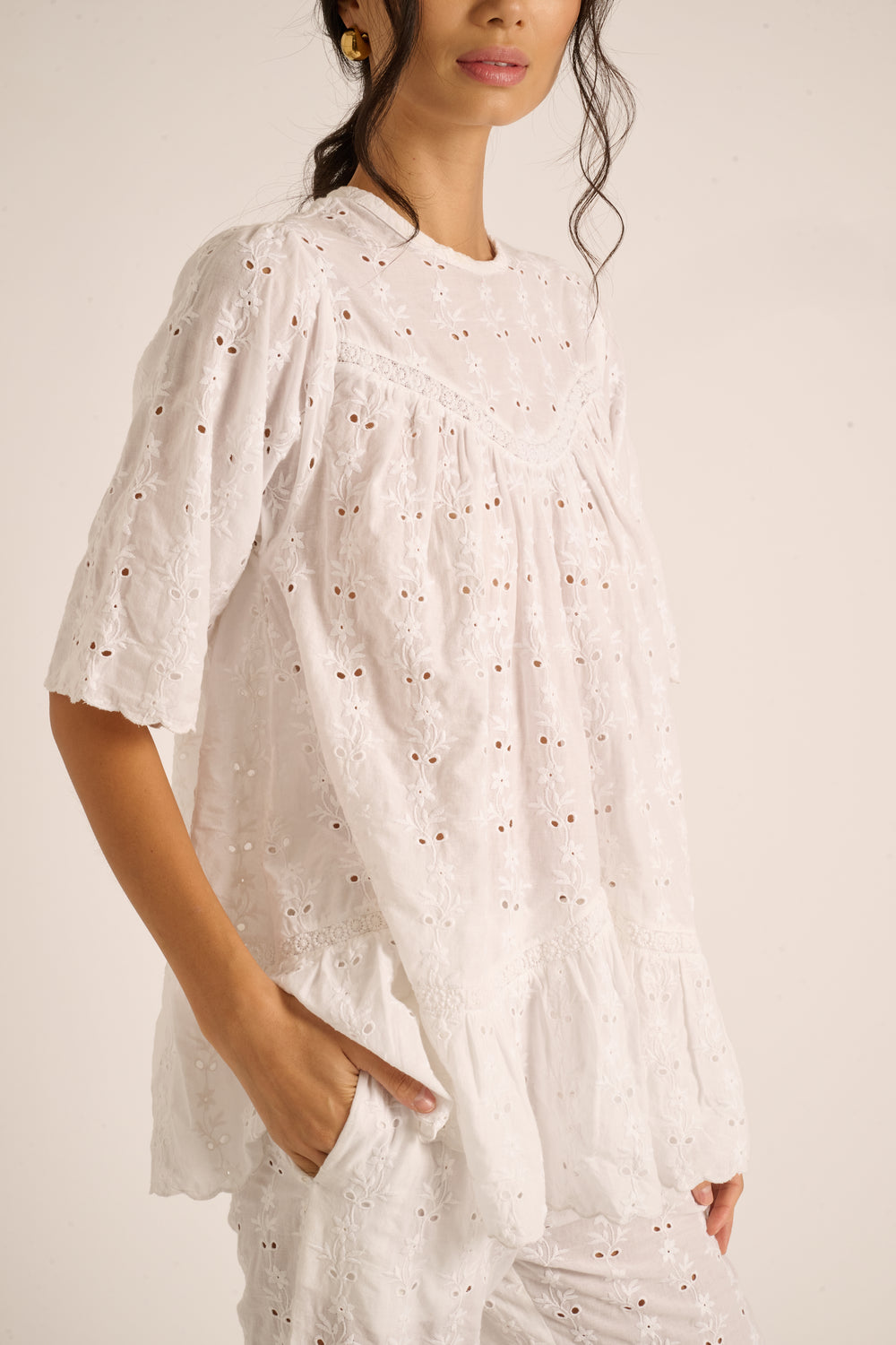 White Daisy Eyelet