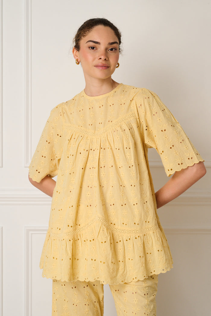 Dandelion Daisy Eyelet