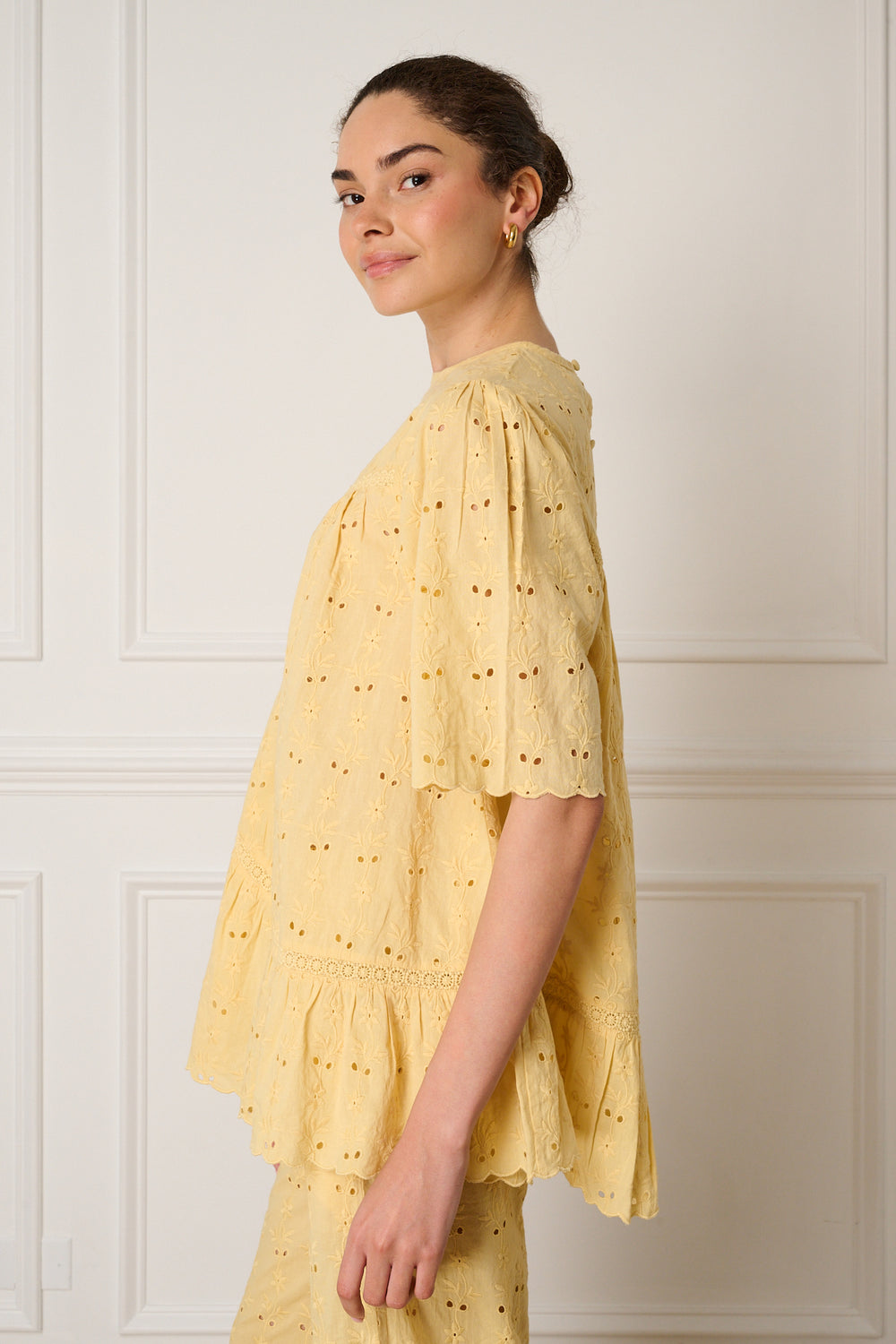 Dandelion Daisy Eyelet