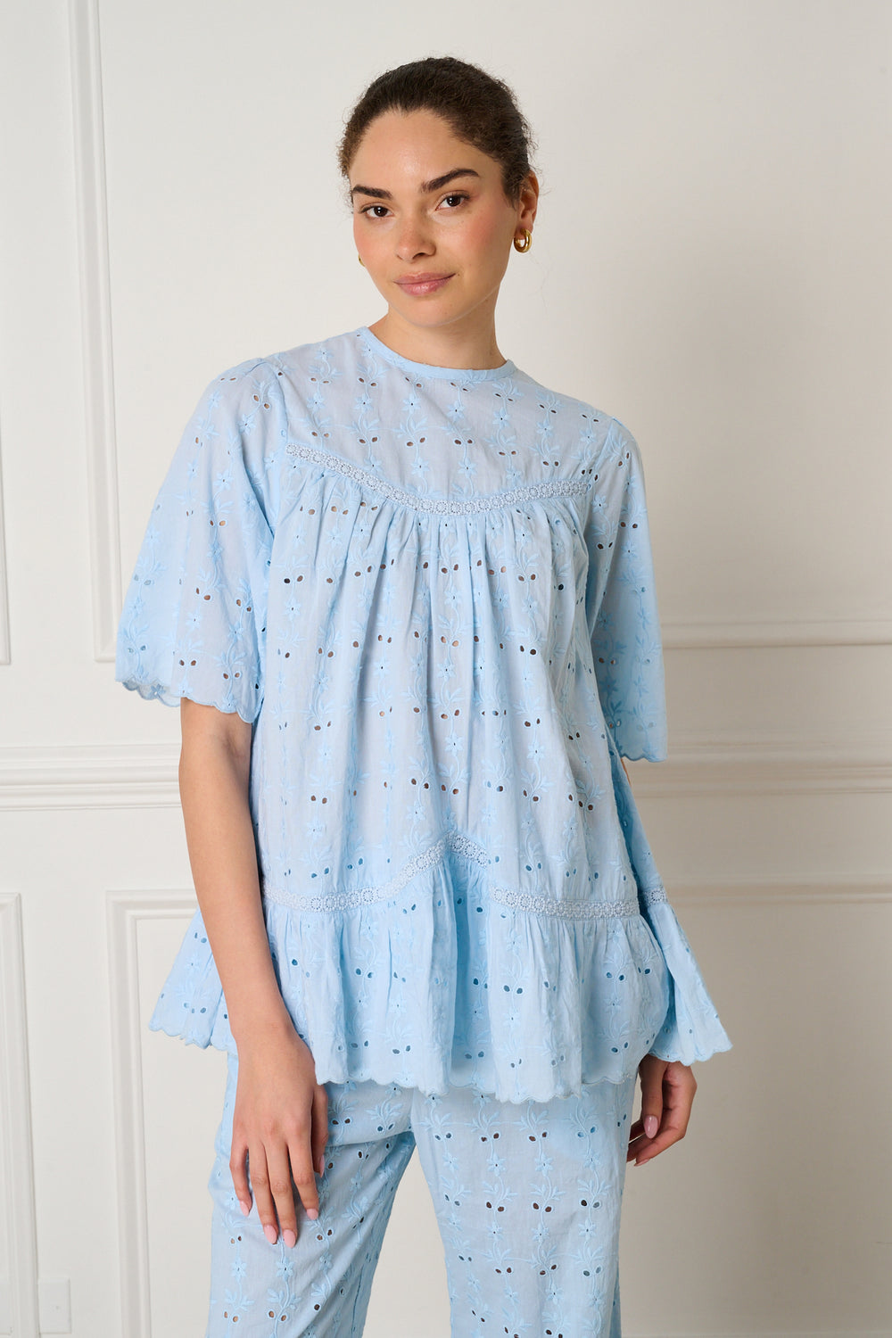 Coastal Daisy Eyelet