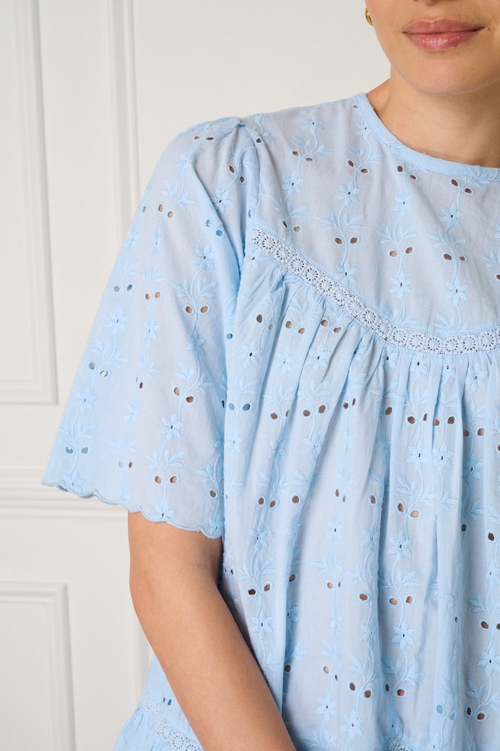 Coastal Daisy Eyelet