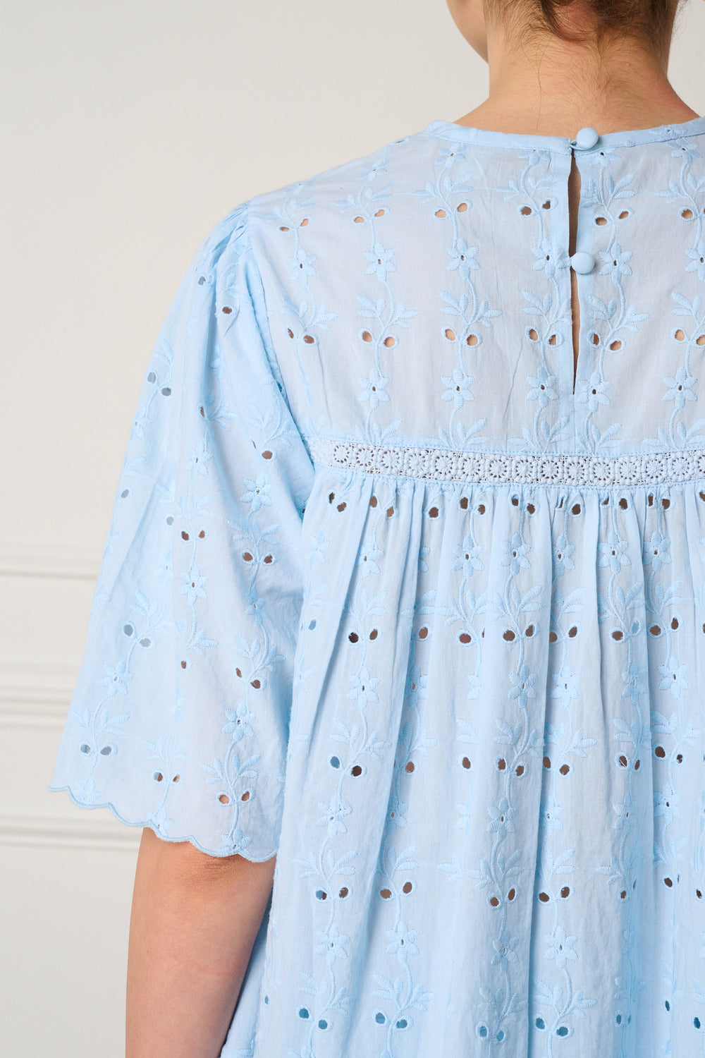 Coastal Daisy Eyelet