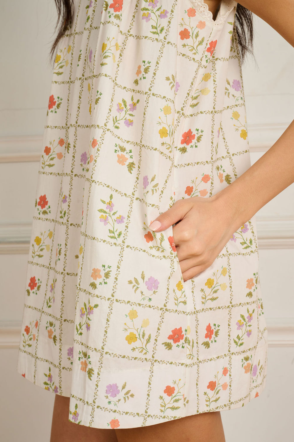 White Floral Grid